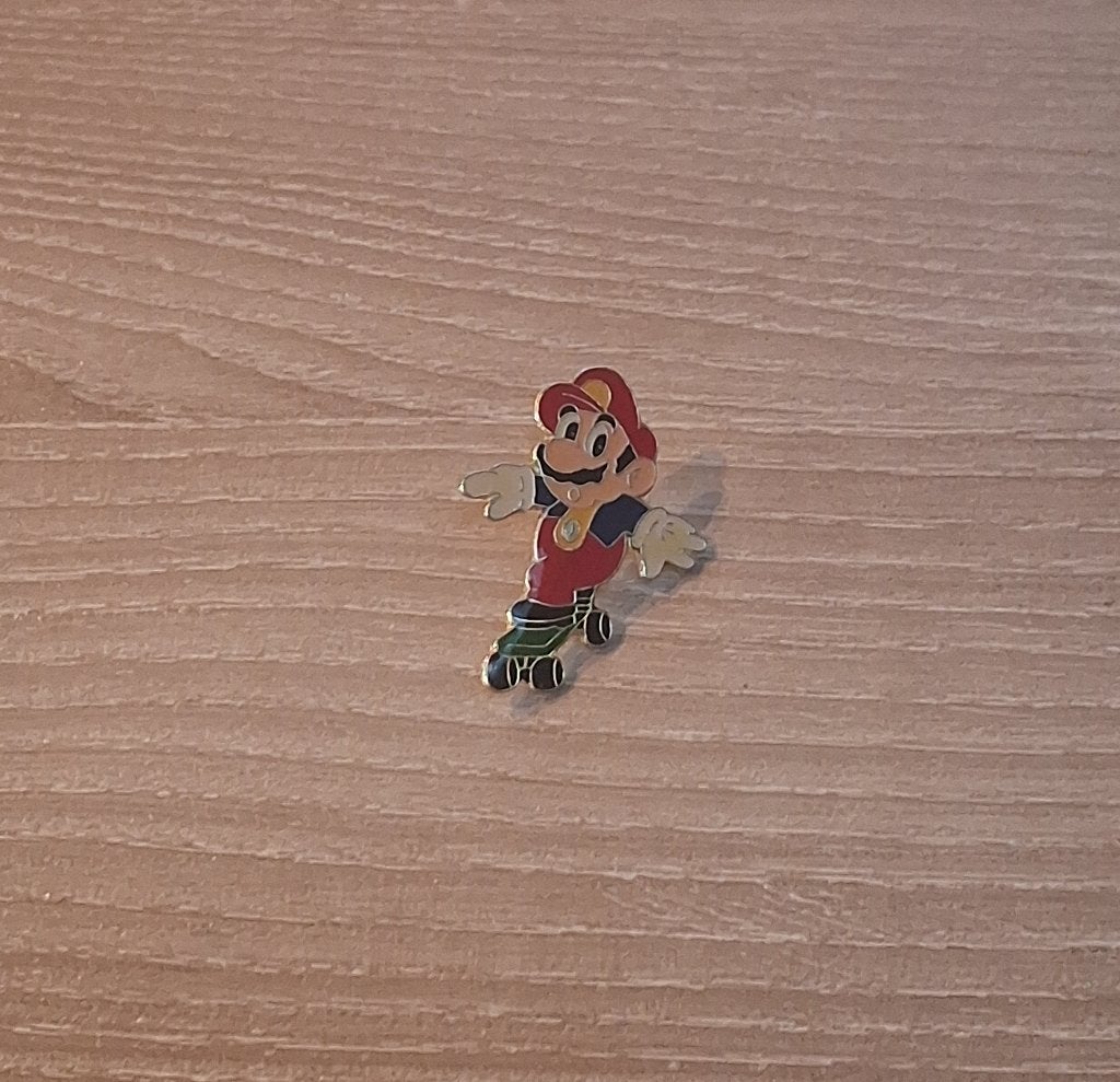 PIN - MARIO BROS - NINTENDO - SKATE - SKATBOARD, Collections, Envoi, Utilisé, Figurine, Insigne ou Pin's