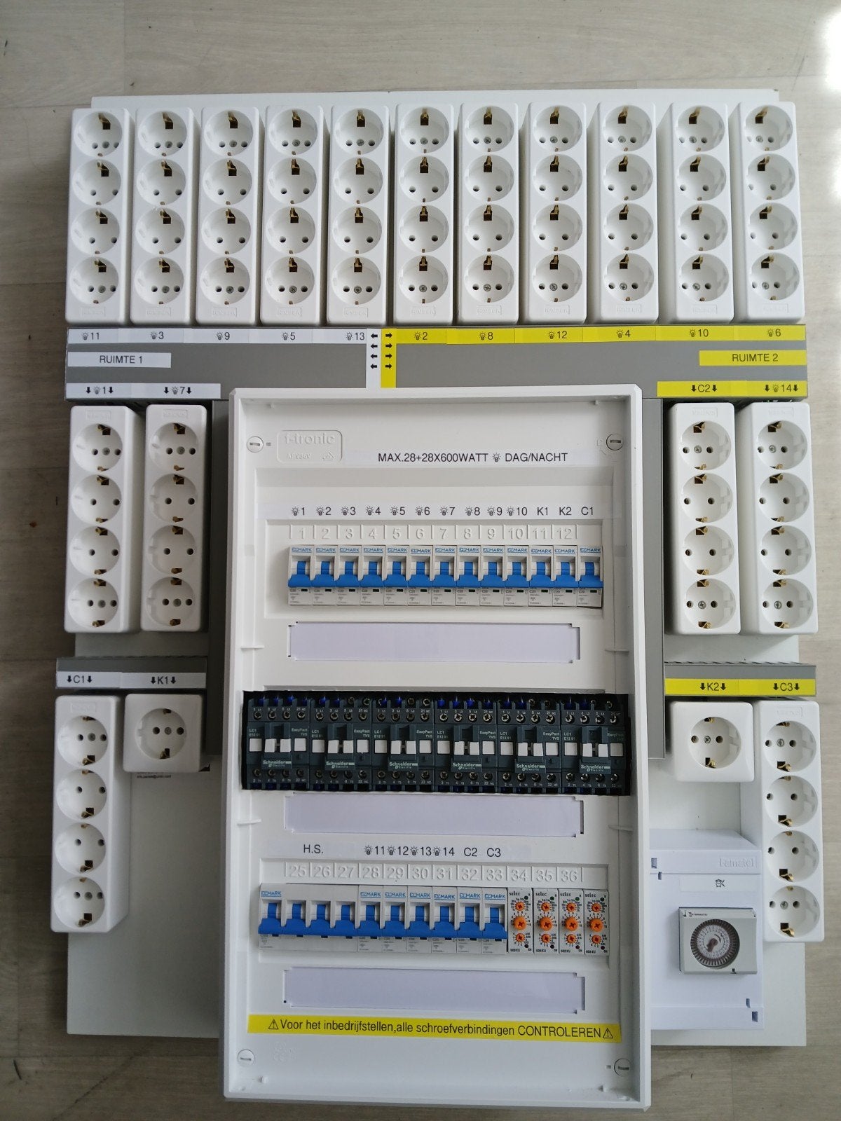 Relaiskast stekkerbord 56x600W / 28x1200Watt TBV. Hps/LED, Doe-het-zelf en Bouw, Elektriciteit en Kabels, Ophalen of Verzenden