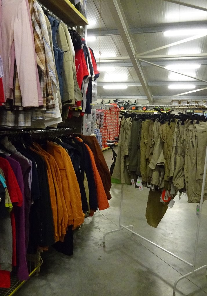 NIEUW Partijtje 2000 stuks kwaliteit kleding Heren, Dames, K, Kleding | Heren, Heren-kledingpakketten, Nieuw, Overige maten, Ophalen