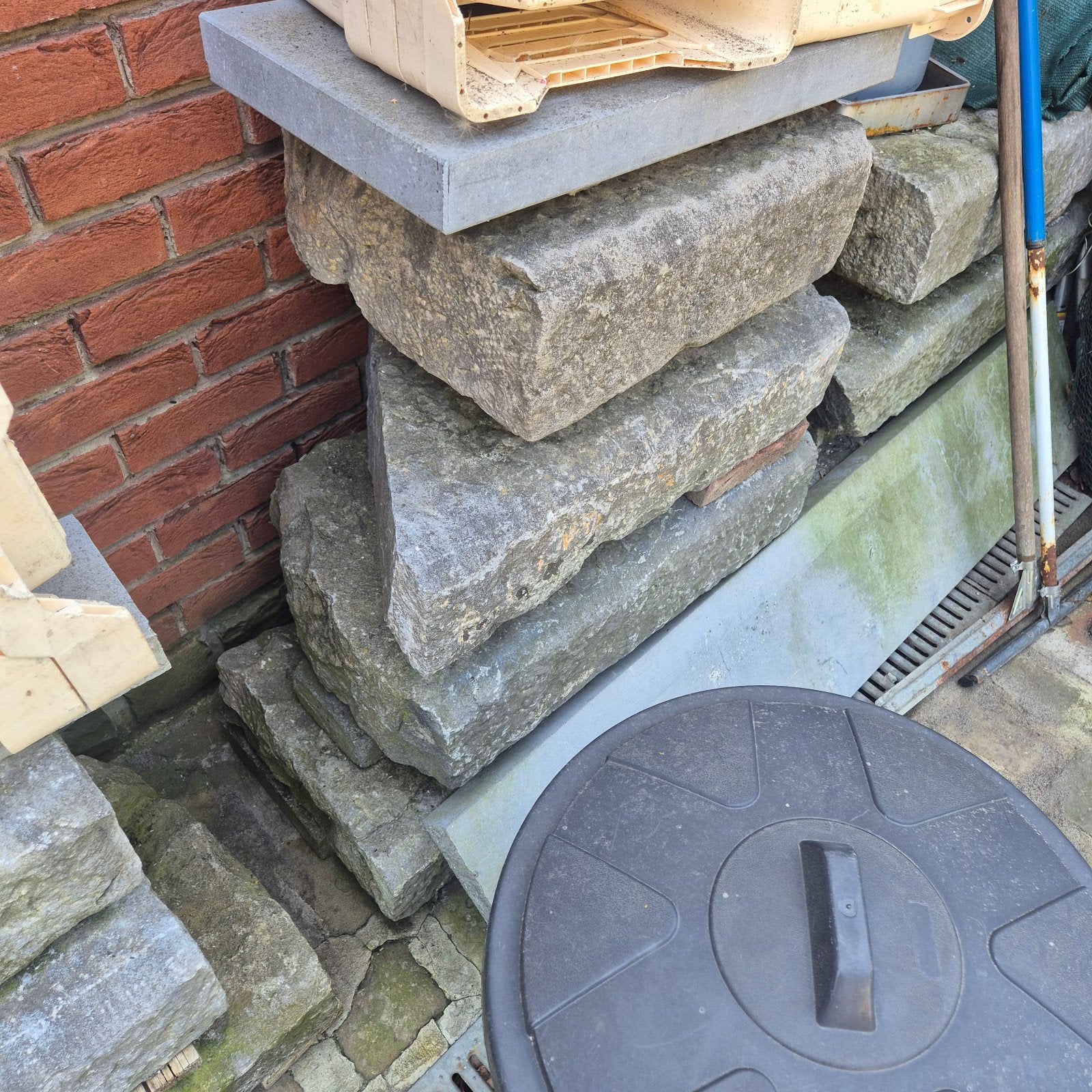 15 blauwe stenen rand = 10 m om aanbiedingen te doen in de r, Doe-het-zelf en Bouw, Dakpannen en Dakbedekking, Ophalen, Blauw