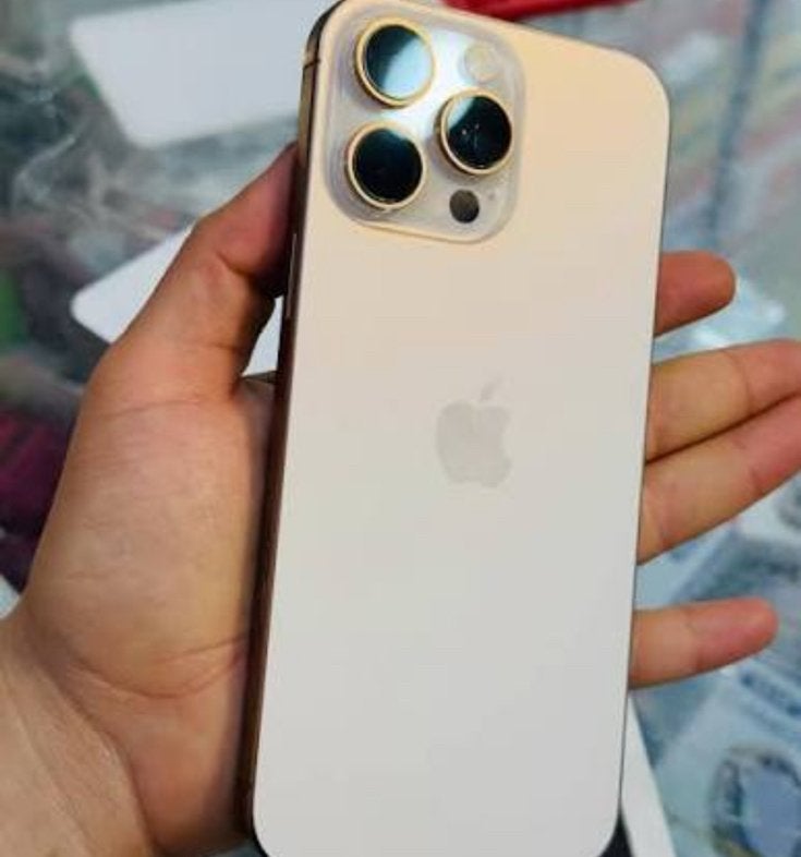 Iphone pro max 16.   256G, Télécoms, Téléphonie mobile | Housses, Coques & Façades | Apple iPhone, Jaune, Autres matériaux, Comme neuf