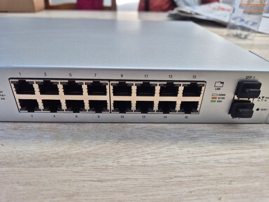 Commutateur Ubiquiti UniFi (16 ports, 150 W PoE+), Informatique & Logiciels, Enlèvement, Comme neuf