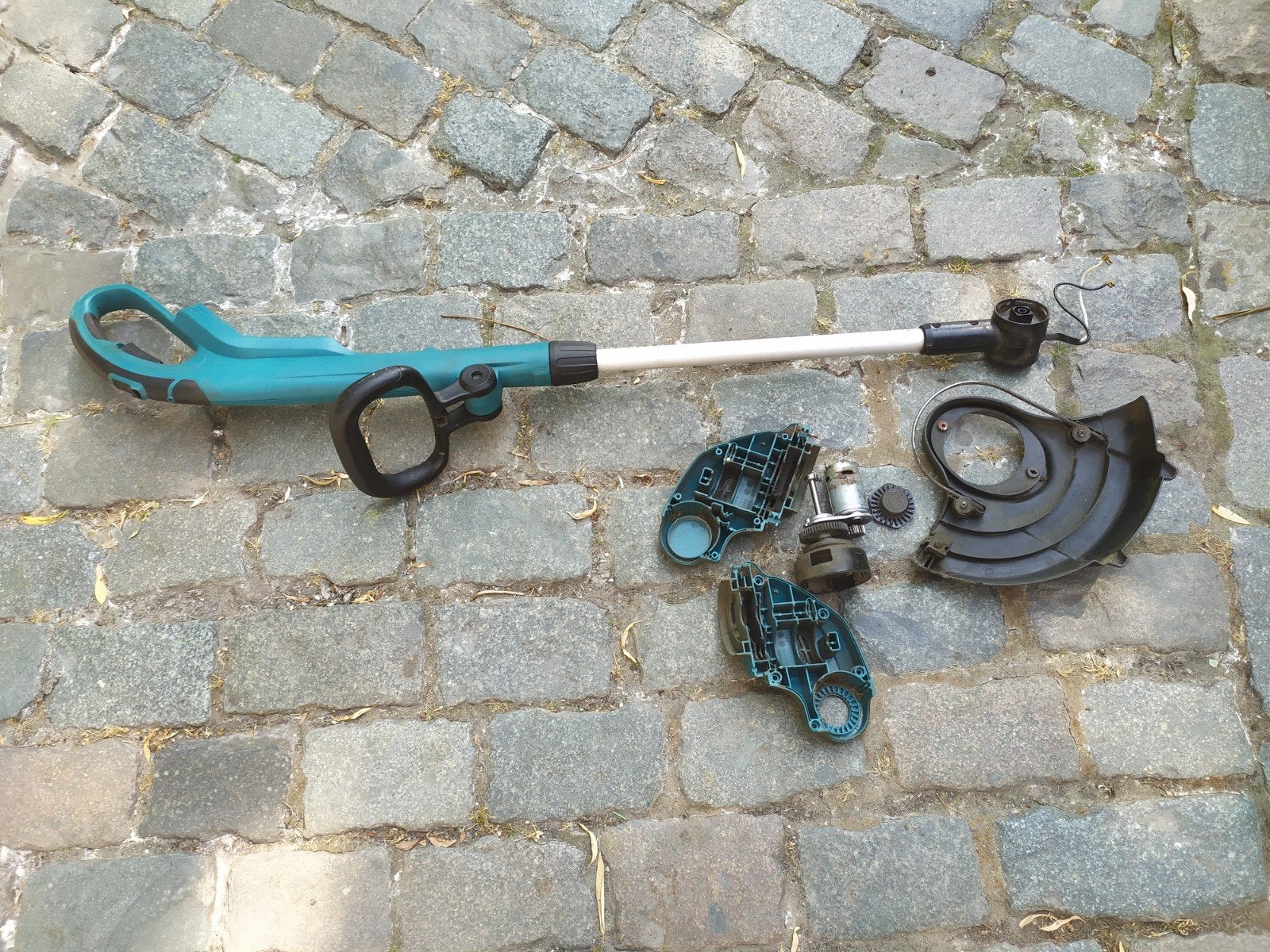 Tondeuse de bordure MAKITA 260 mm DUR181 pour pièces., Jardin & Terrasse, Enlèvement ou Envoi