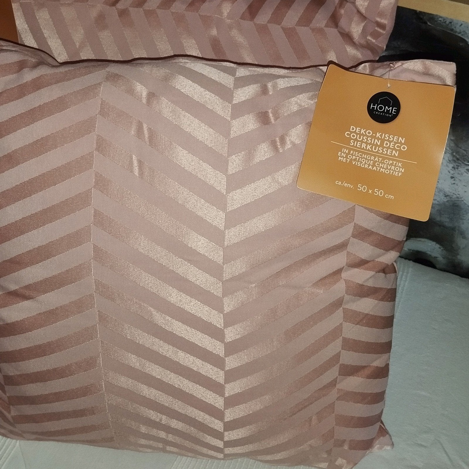 2 mooie nieuwe kussens roze met visgraatmotief, Huis en Inrichting, Woonaccessoires | Kussens, Ophalen of Verzenden, Roze