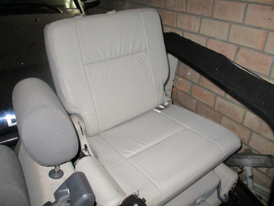 Nissan Patrol Y61 7 Pers 2 nieuwe Lederen stoelen 3 zitrij, Ophalen of Verzenden, Nieuw, Nissan