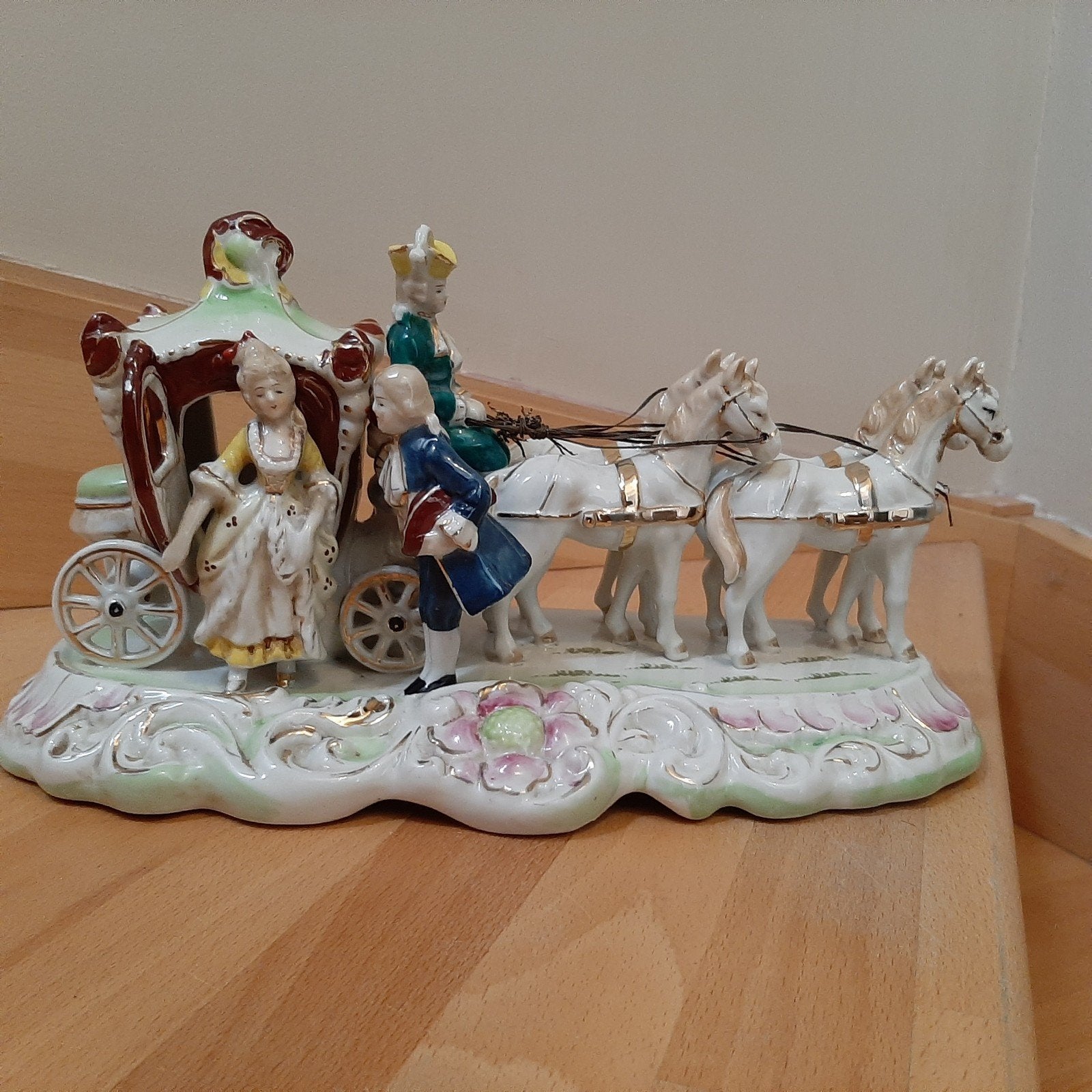 porseleinen paardenkoets, Ophalen