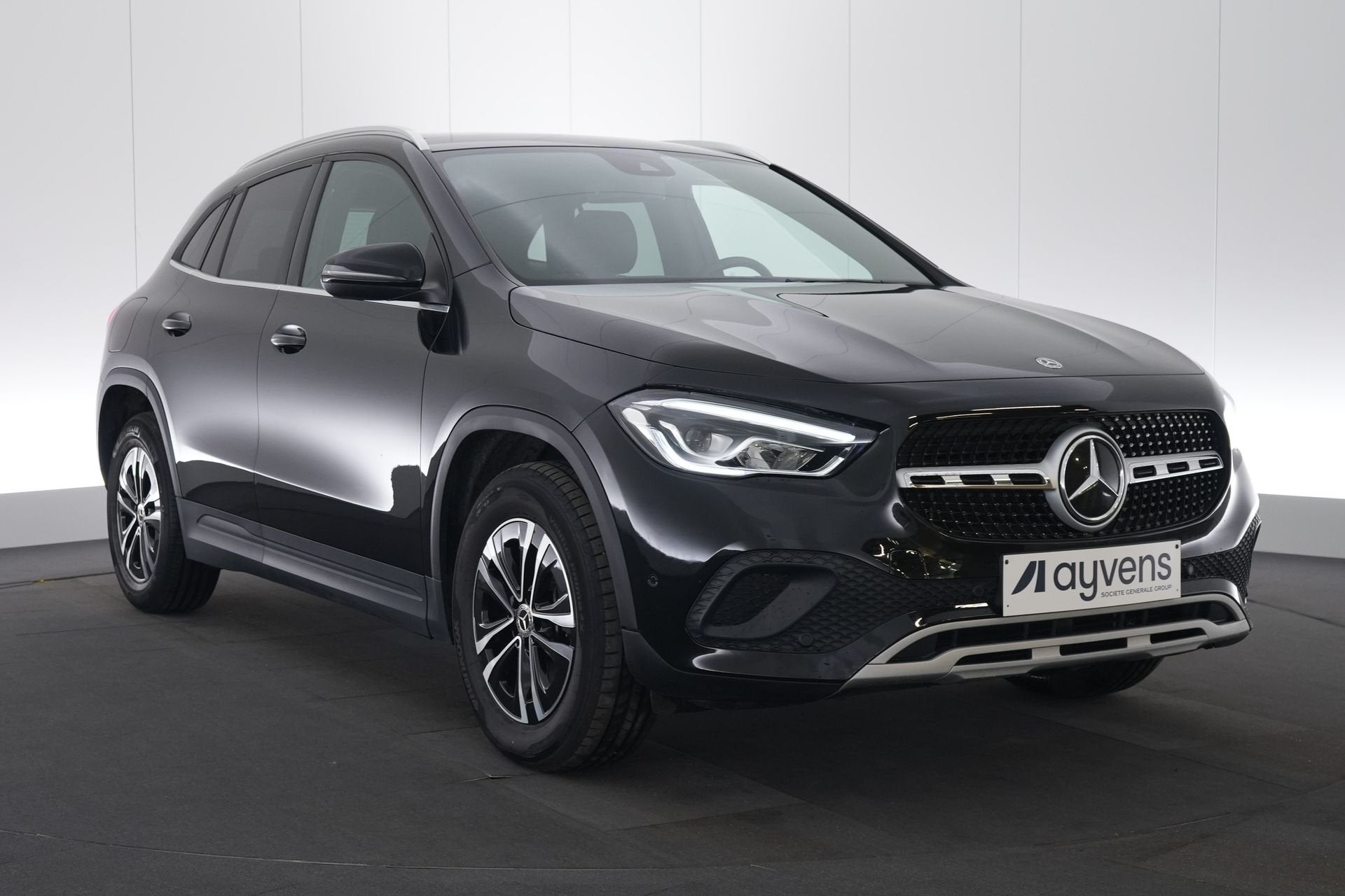 (2DAD420) MERCEDES-BENZ GLA, Auto's, Stof, Gebruikt, Euro 6, Zwart