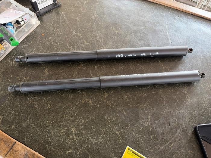 Kit amortisseur gaz hayon d'un Mercedes ML-Klasse, 3 mois de garantie, Utilisé, -, -