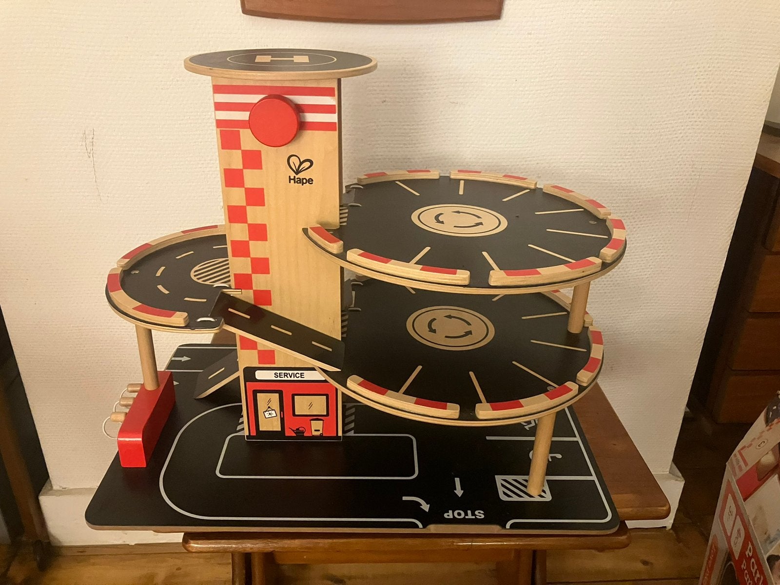 Jeux en bois HAPE / Garage park and go / 3 ans et plus, Enlèvement, Comme neuf