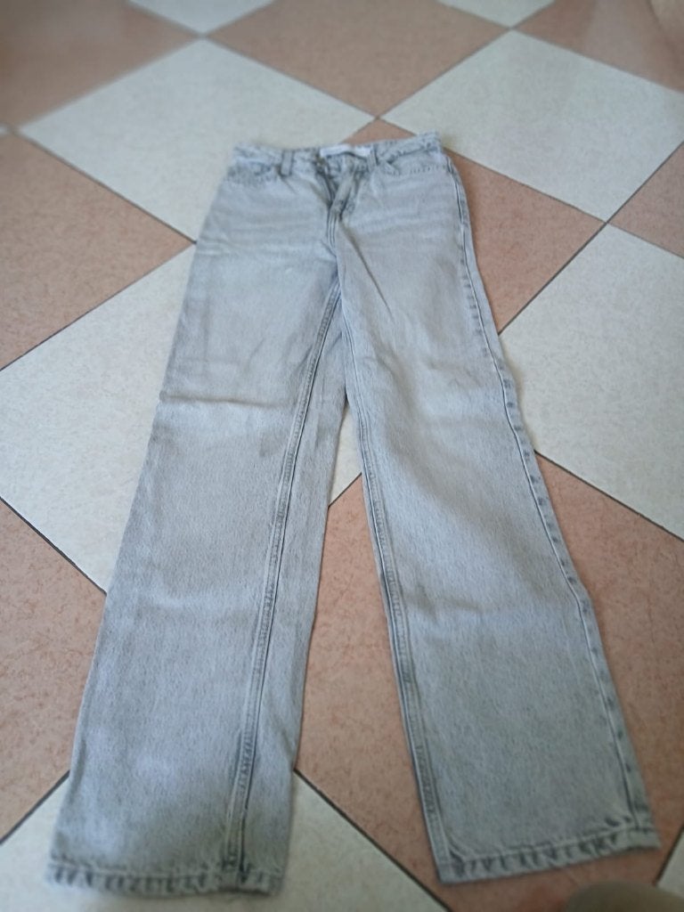 Bershka Jeans — maat EUR 32 (XXS), Kleding | Dames, Spijkerbroeken en Jeans, Gedragen, Overige jeansmaten, Grijs, Ophalen of Verzenden