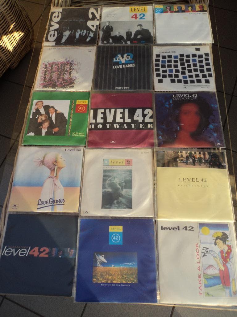 Level 42 lot van 15 singles voor 15 euro!, Gebruikt, 7 inch, Ophalen of Verzenden, Fotohoes