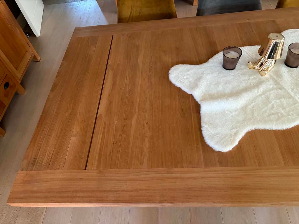 Teak eetplaats, Enlèvement