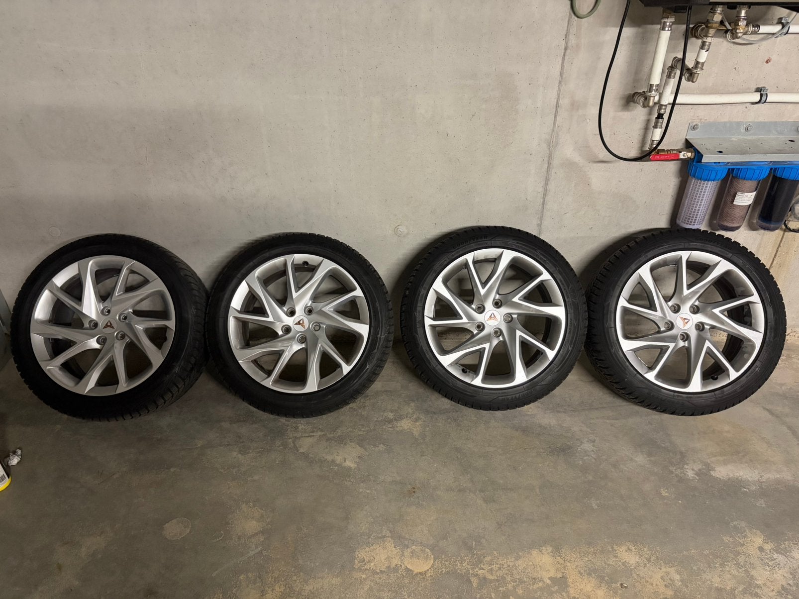 Winterkit Cupra Formentor, Auto-onderdelen, Banden en Velgen, Ophalen, 18 inch, Banden en Velgen, Winterbanden