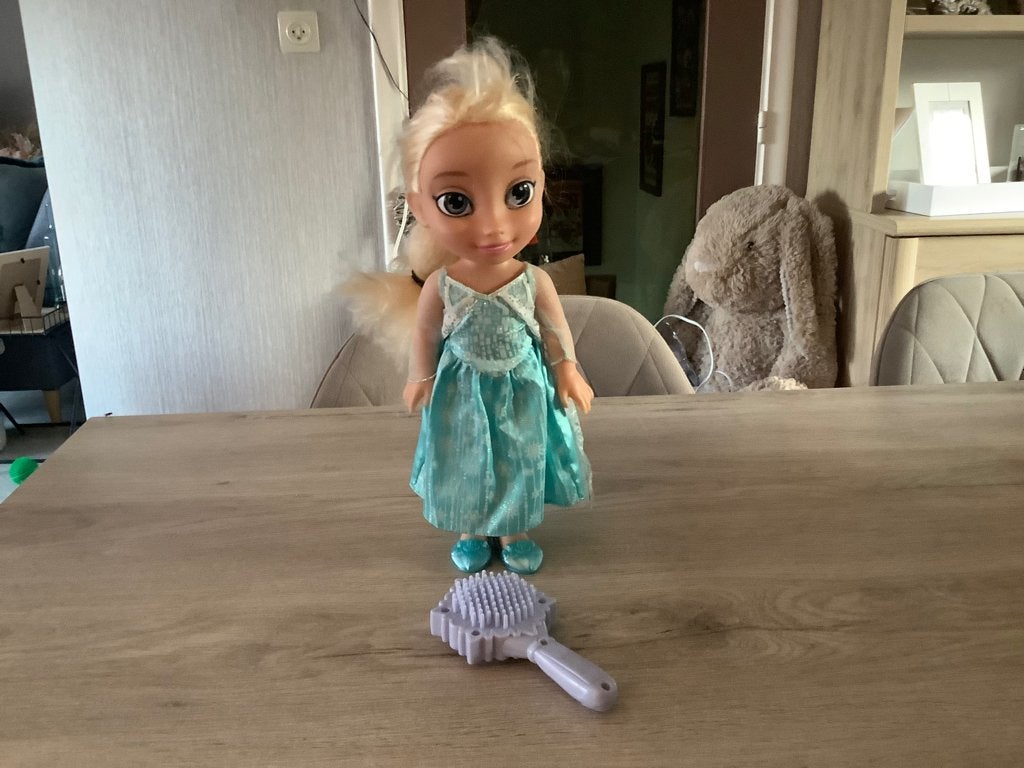 Poupée Disney Frozen Elsa avec pinceau (Musique) (30 cm), Enlèvement ou Envoi, Utilisé, Autres types