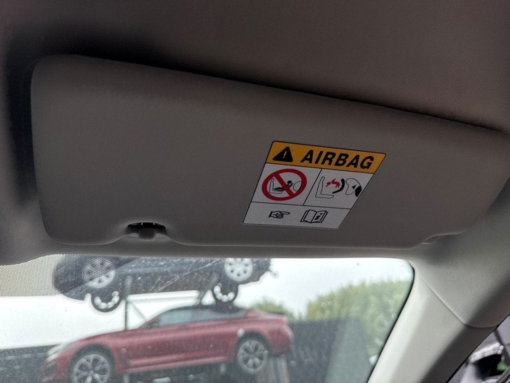 ZONNEKLEP Renault Megane IV Estate (RFBK) (01-2016/-), Gebruikt, Renault, Peter-Huppertz-Straße 5
51063  Köln, DE, Dialog.deutschland@renault.de