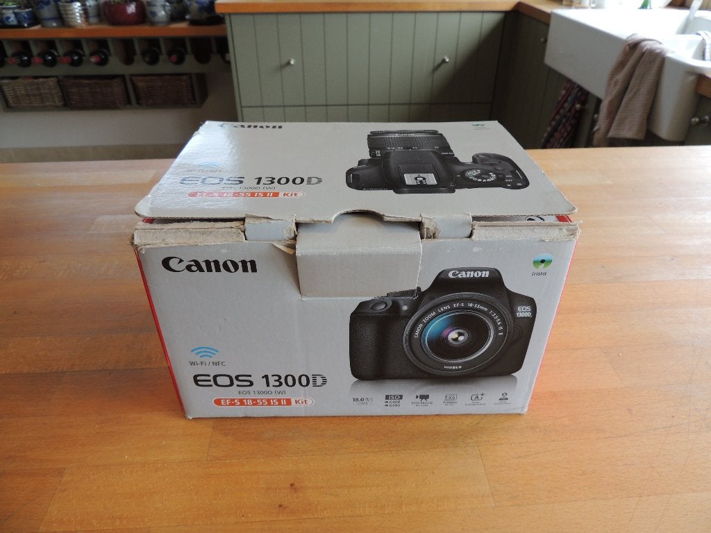 Canon EOS 1300d camera in bijna nieuwe staat, Ophalen of Verzenden, Zo goed als nieuw, Canon