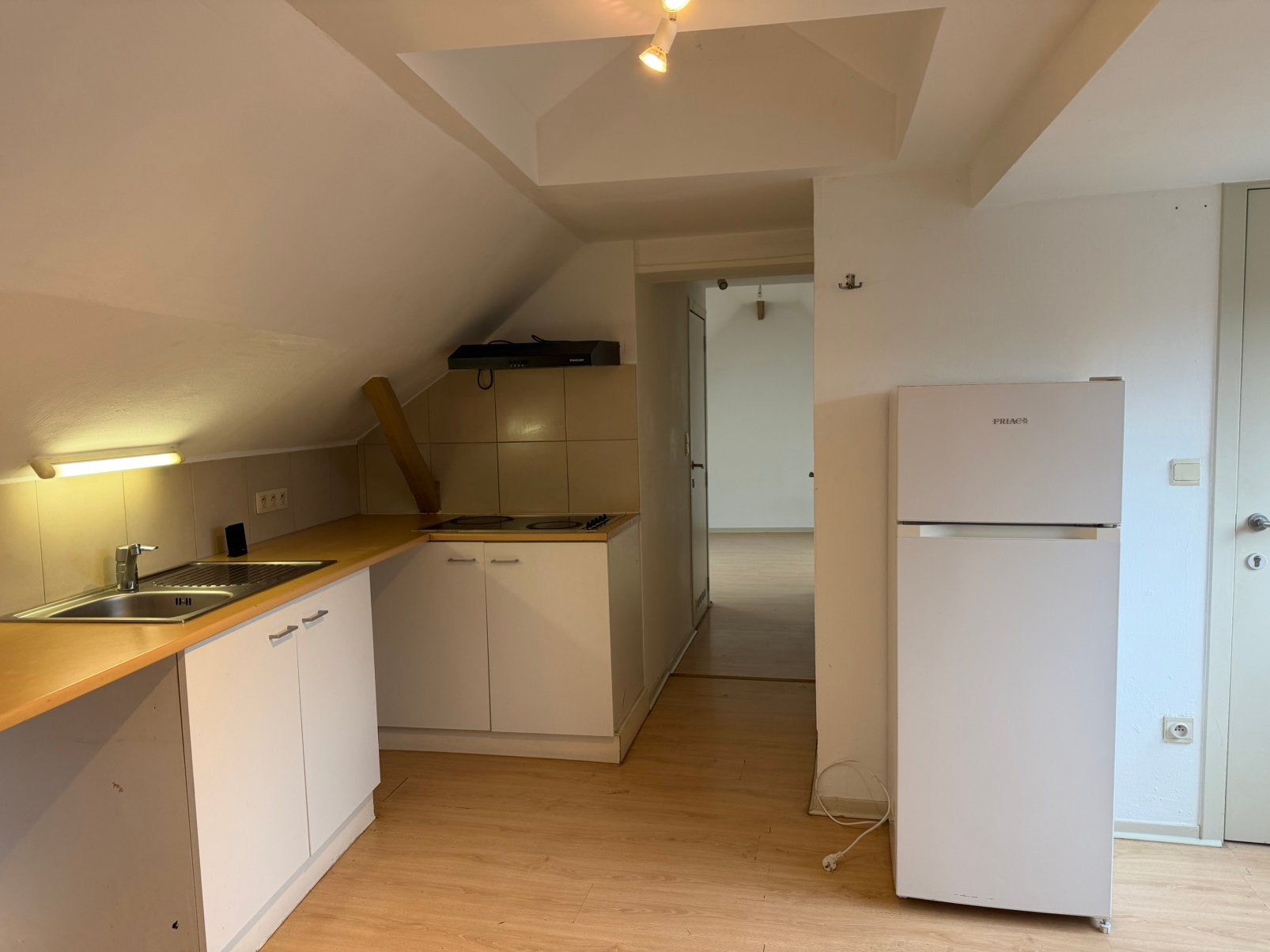 Dakappartement te huur met veel lichtinval, Immo, 20 tot 35 m², Provincie Vlaams-Brabant