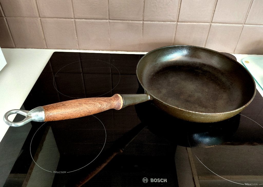 Cousances (le Creuset) grote steelpan gietijzer 28 cm, Huis en Inrichting, Le Creuset, Ophalen of Verzenden, Gebruikt, Geschikt voor barbecue