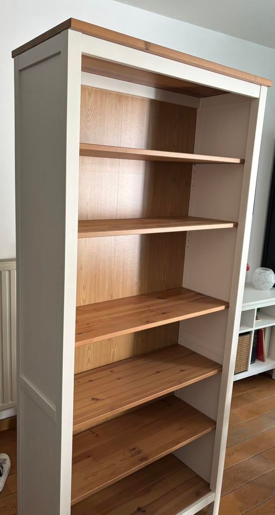 Hemnes boekenkast getint wit lichtbruin. Dringend, Ophalen, Met plank(en), Gebruikt, Hemnes teinté blanc brun clair - Ikea