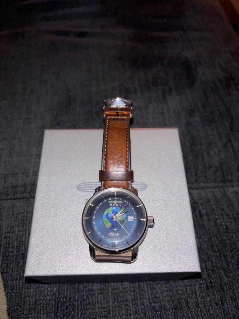 Zeppelin 8468M3, Bijoux, Sacs & Beauté, Montres | Hommes, Autres marques, Enlèvement ou Envoi, Cuir, Autres matériaux