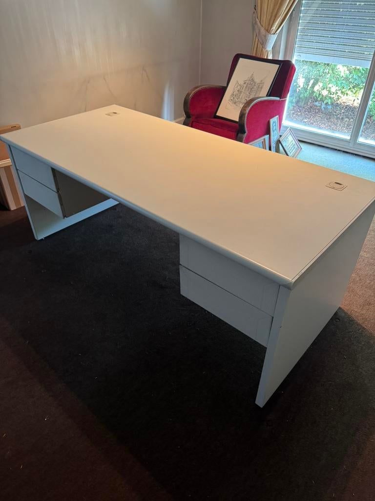 Groot stevig wit bulo bureau, Ophalen, Gebruikt, Wit