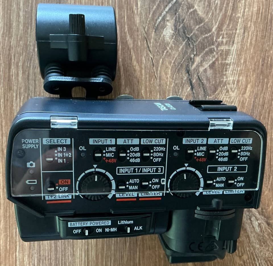 TASCAM CA-XLR2d-C pour Canon, Musique & Instruments, Tables de mixage, Comme neuf, Moins de 5 canaux, Entrée micro, Enlèvement