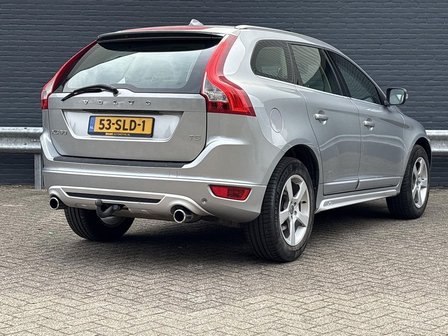 Volvo XC60 2.0 T5 R-Design Automaat | Leder | Pano | Climate, Auto's, Volvo, Automaat, Zwart, Bedrijf, XC60
