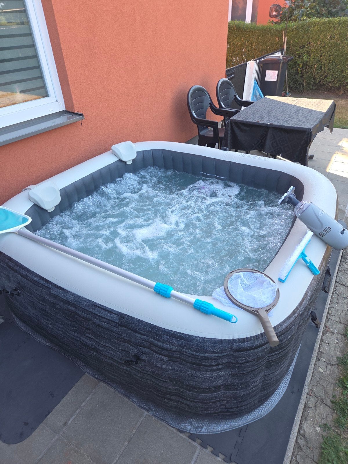 jaccuzi intex 6 personnes plus accessoires, Jardin & Terrasse, Bains à remous et Spas, Enlèvement