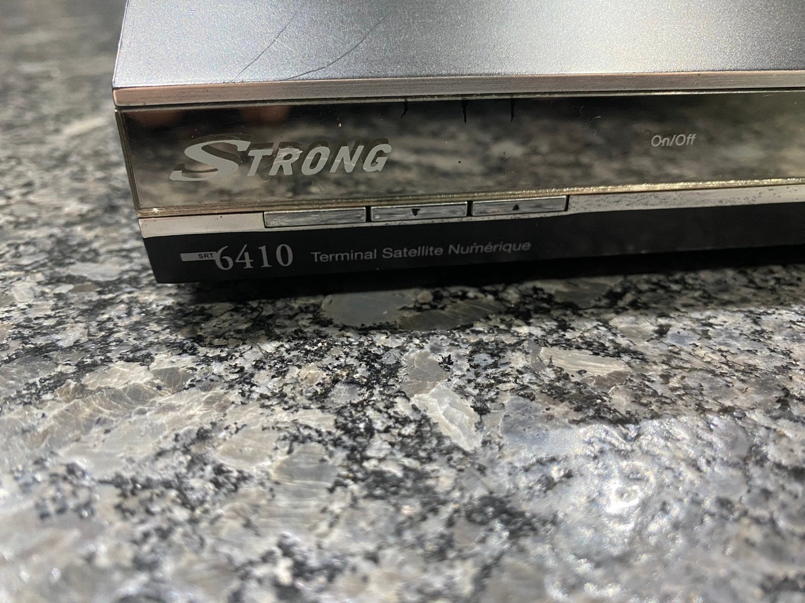 Décodeur satellite numérique Strong SRT6410, Enlèvement ou Envoi, Comme neuf, Décodeur
