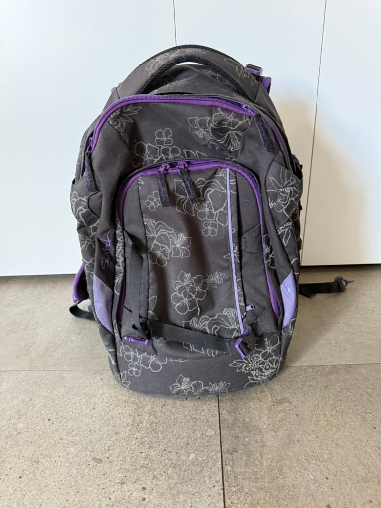 Satch rugzak zwart/paars (reflecteert in donker), Handtassen en Accessoires, Tassen | Schooltassen, Ophalen, Zo goed als nieuw