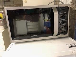 micro oven samsung, Elektronische apparatuur, Microgolfovens, Ophalen, Zo goed als nieuw, Draaiplateau, Combi-microgolfoven