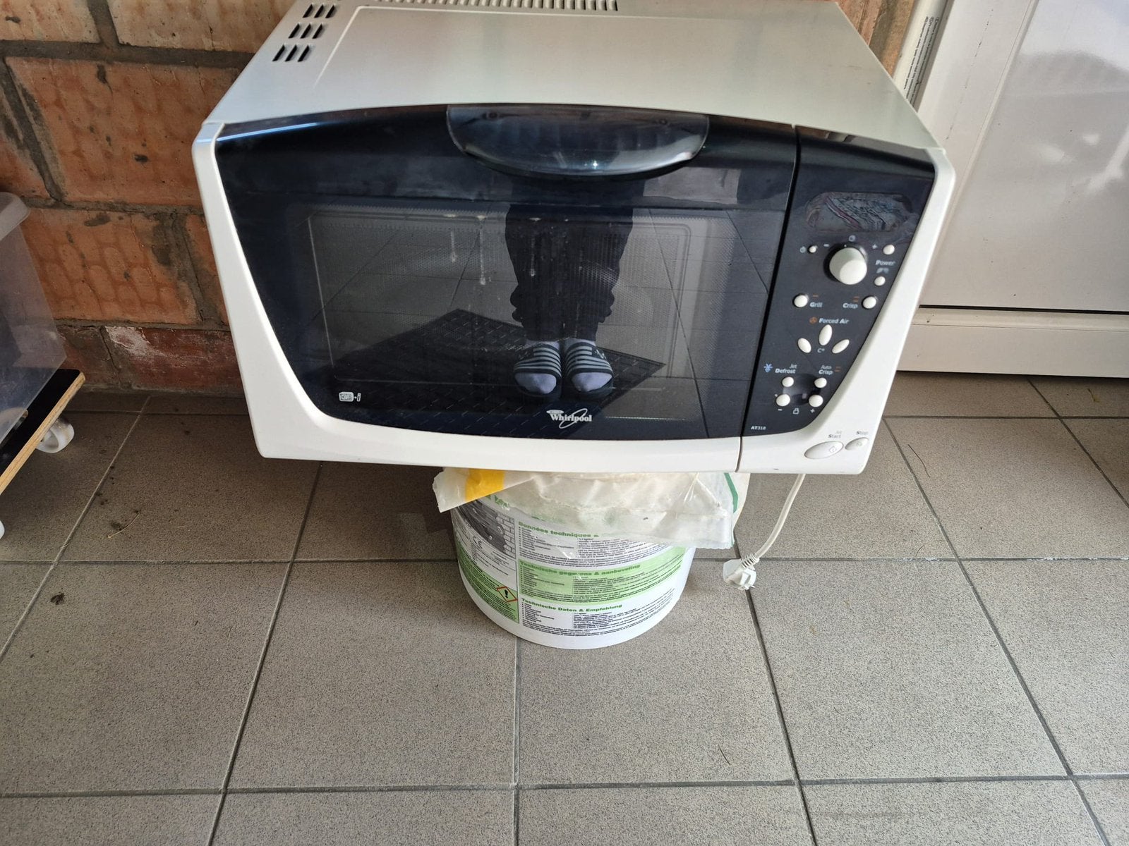Zeer nette Whirlpool magnetron, Electroménager, Micro-ondes, Enlèvement, Comme neuf, Autoportant, Micro-ondes