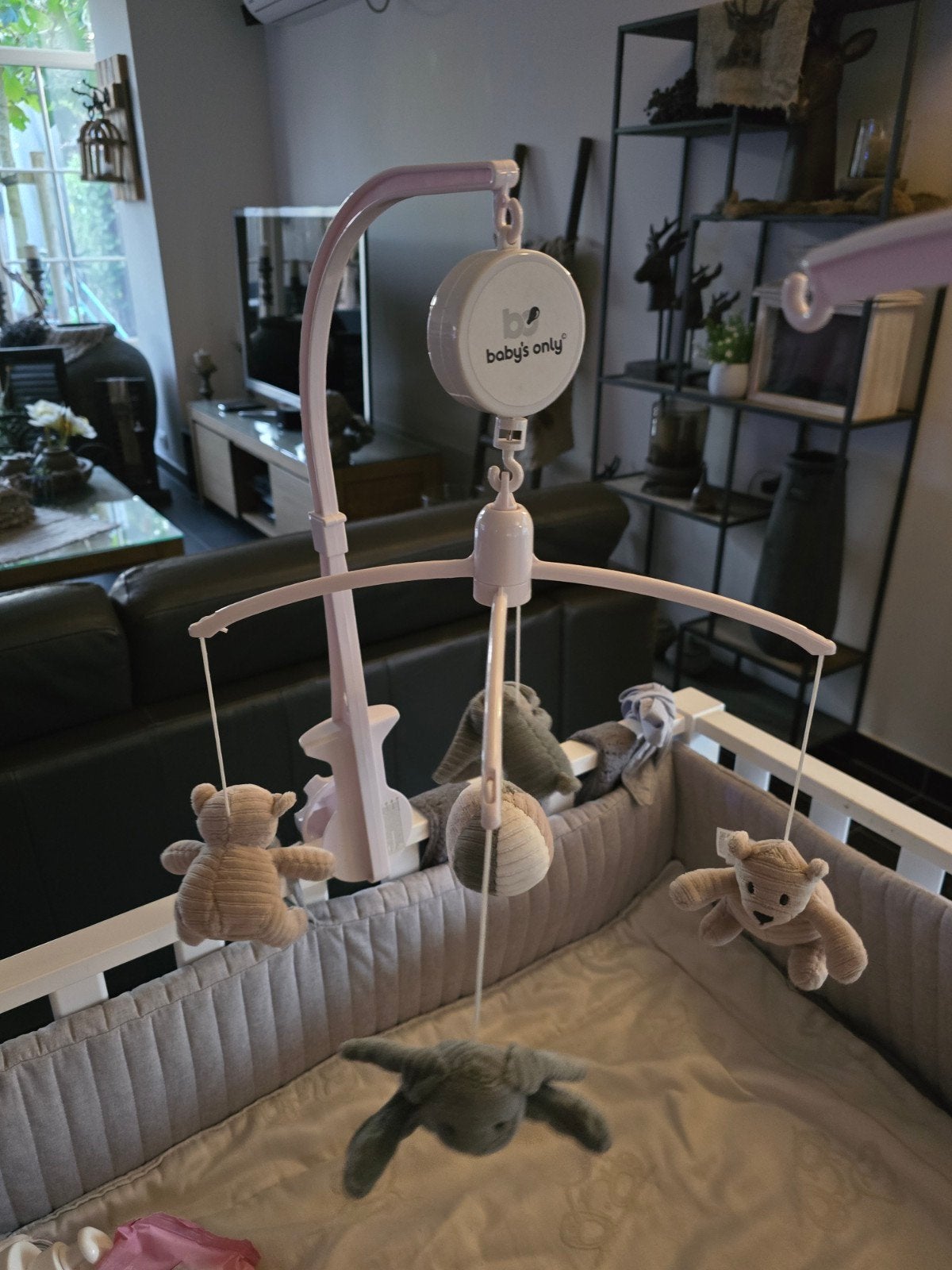 Mobile musical pour lit de bébé — blanc avec figurines en pe, Enlèvement ou Envoi