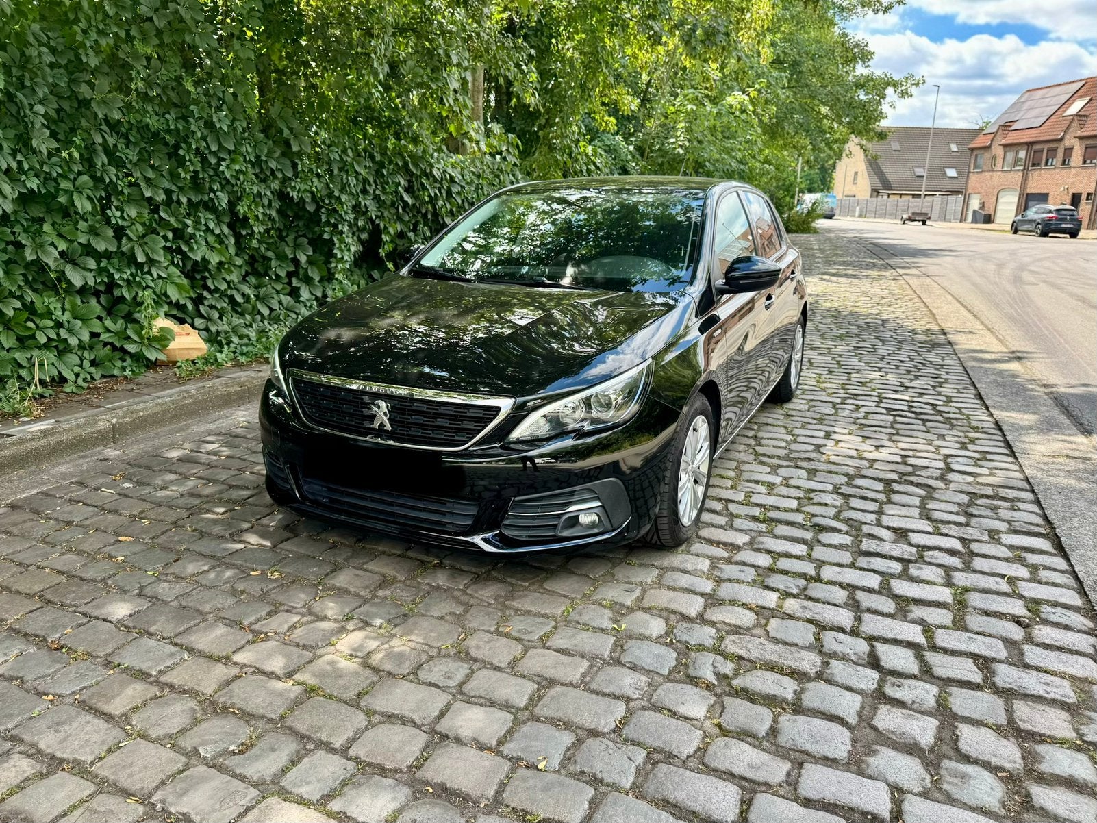 mooie  Peugeot 308 1.2 PureTech Allure in zwart. Met kvv, Auto's, Voorwielaandrijving, Stof, 4 cilinders, Zwart