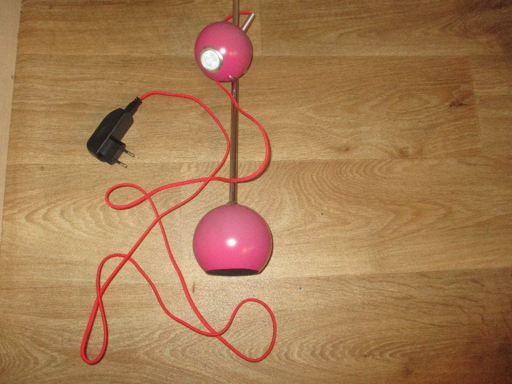 bureaulamp roze werkend moderne look, Huis en Inrichting, Roze, Ophalen of Verzenden, Zo goed als nieuw, Bureaulamp