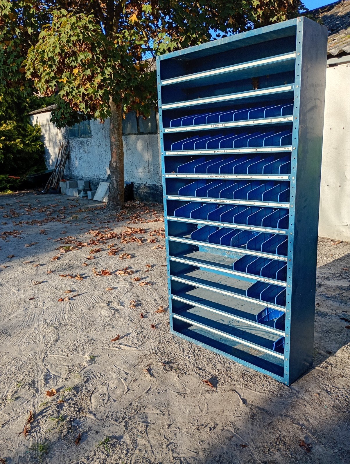 Metalen opbergkast, Ophalen