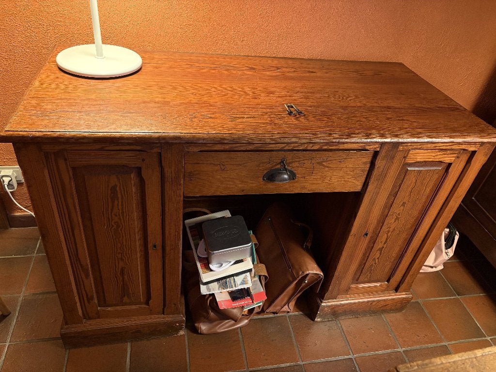 Oude bureau in pitch pine, Ophalen