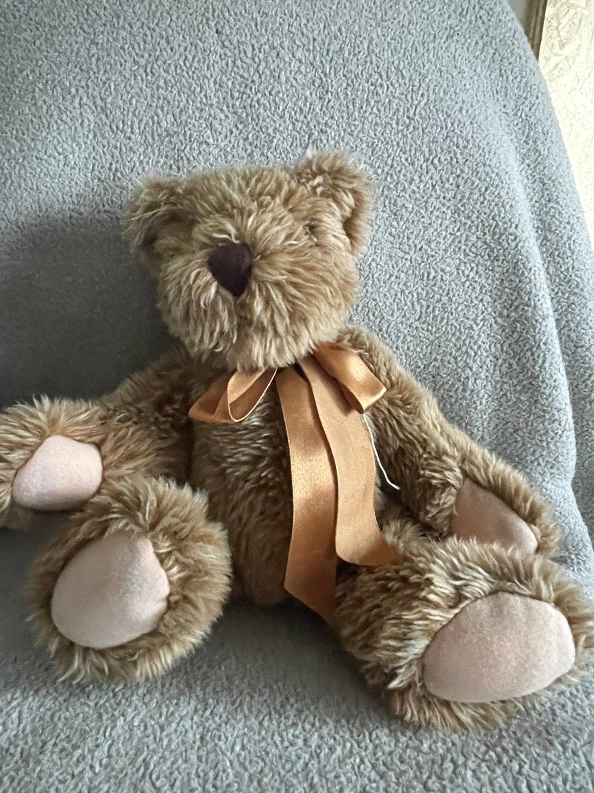 Pluchen teddybeer met strik – 22 cm, Ophalen, Zo goed als nieuw