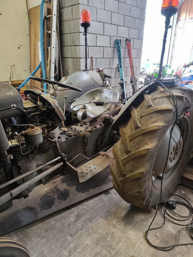 TRACTEUR PETIT GRIS, Articles professionnels, Agriculture | Tracteurs, Jusqu'à 2500, Jusqu'à 80 ch, Enlèvement, Oldtimer/Ancêtre