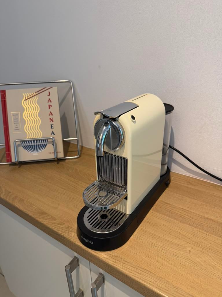 Nespresso Magimix Citiz, Electroménager, Réservoir d'eau amovible, Dosettes et capsules de café, Comme neuf, 4 à 10 tasses