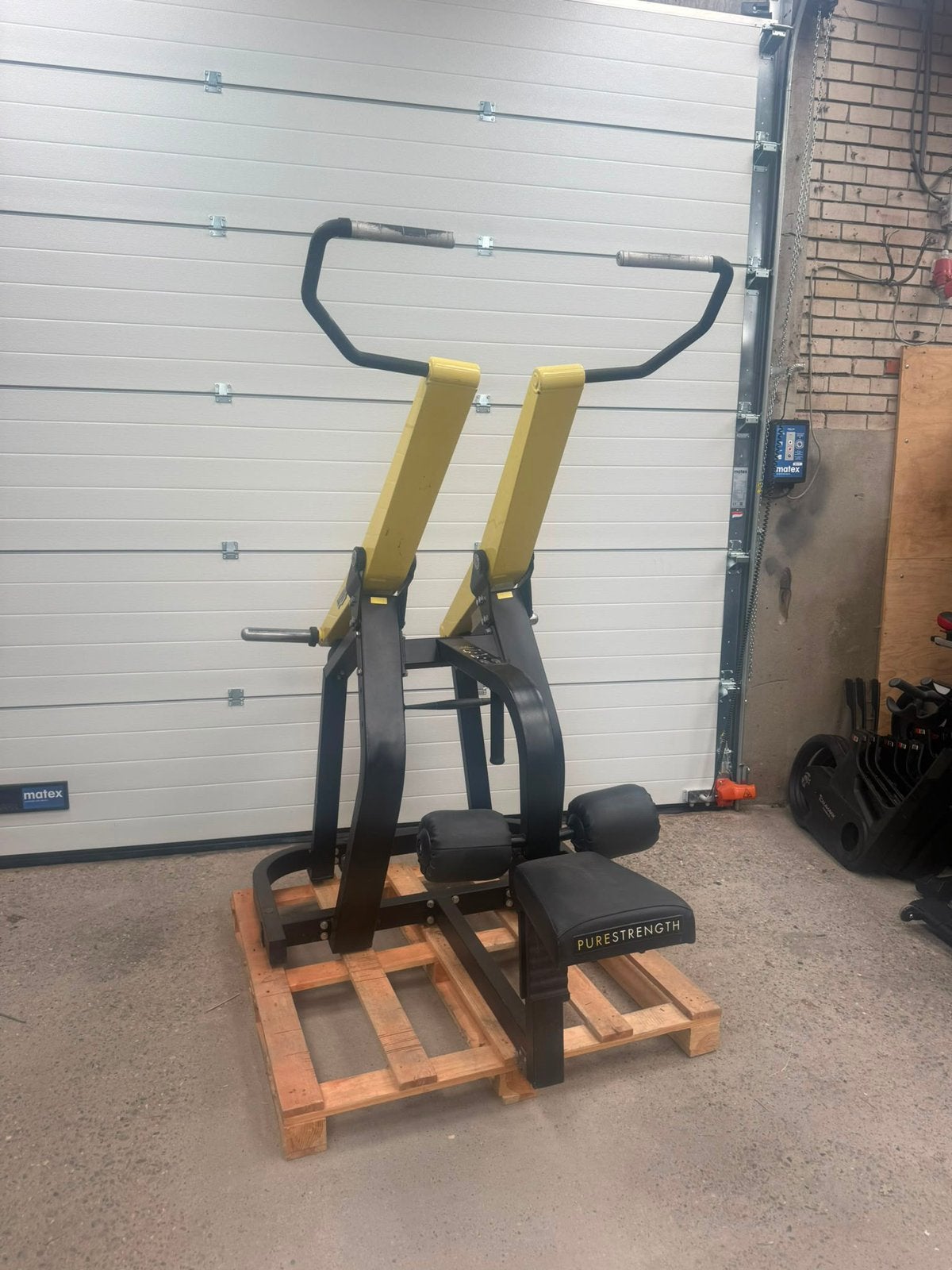 Technogym lat pulldown/ latzug/ lat machine/, Enlèvement, Utilisé