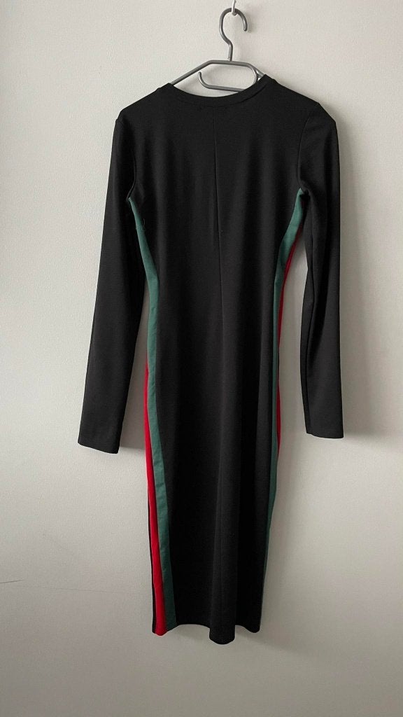 ZARA halflange jurk zwart rood groen S, Kleding | Dames, Jurken, Ophalen of Verzenden, Zo goed als nieuw, Maat 36 (S), Onder de knie