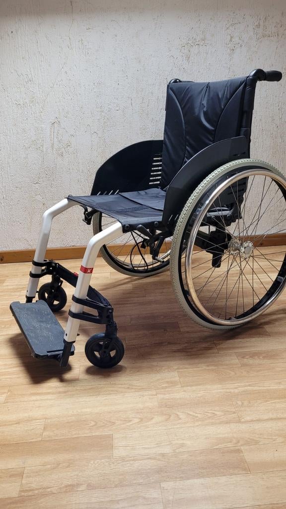 Chaise roulante pliable küschall champion neuve