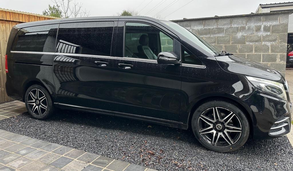 Mercedes-Benz V 300 d AMG Line 5 Zit Led Navi Leder 360 Cam, Auto's, Mercedes-Benz, Automaat, 4 cilinders, Zwart, Leder