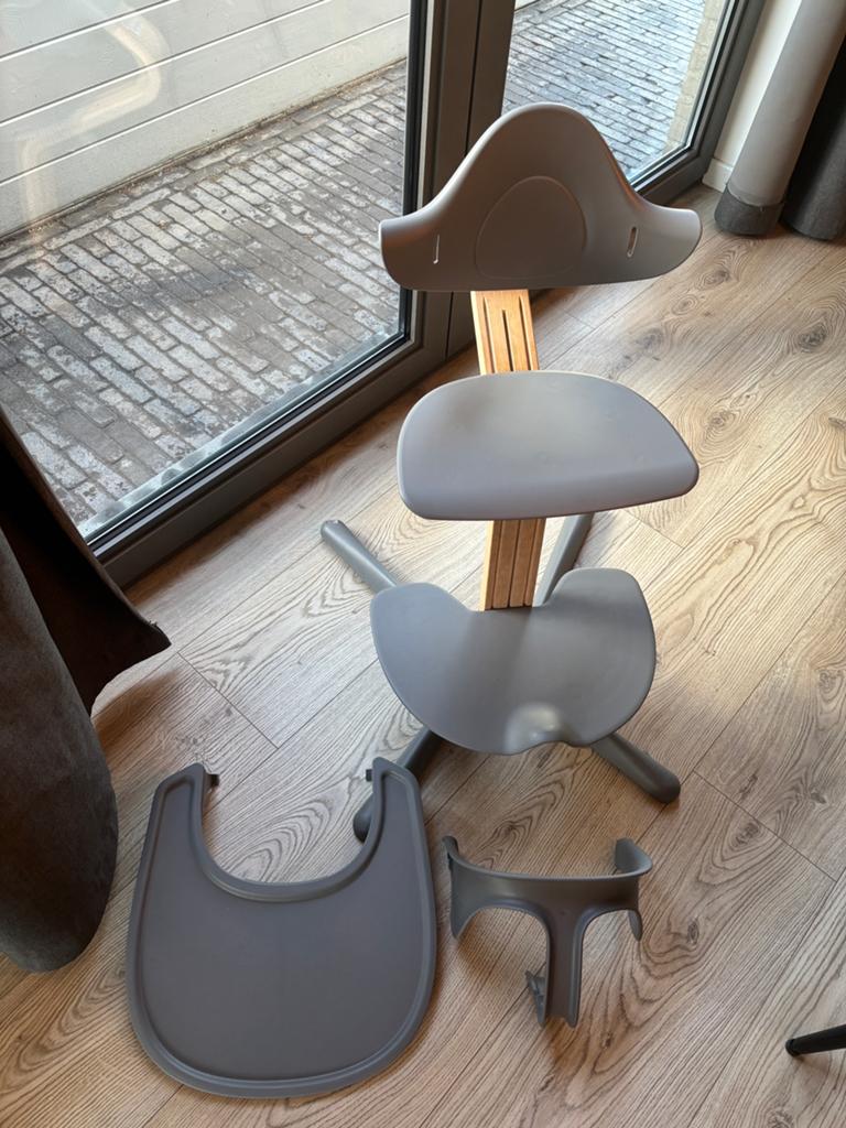 Stokke nomi stoel, Ophalen, Zo goed als nieuw, Meegroeistoel, Afneembaar eetblad