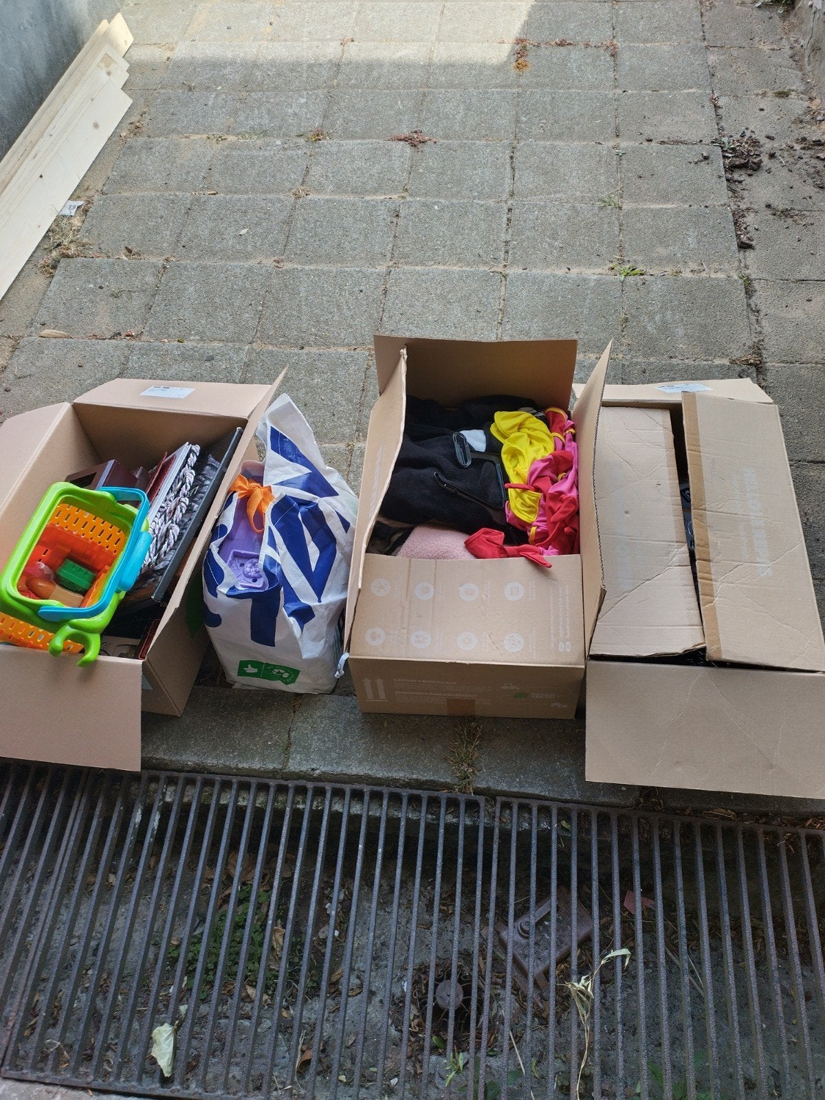 Gratis af te halen 4 dozen voor rommelmarkt, Diversen, Rommelmarktspullen, Ophalen