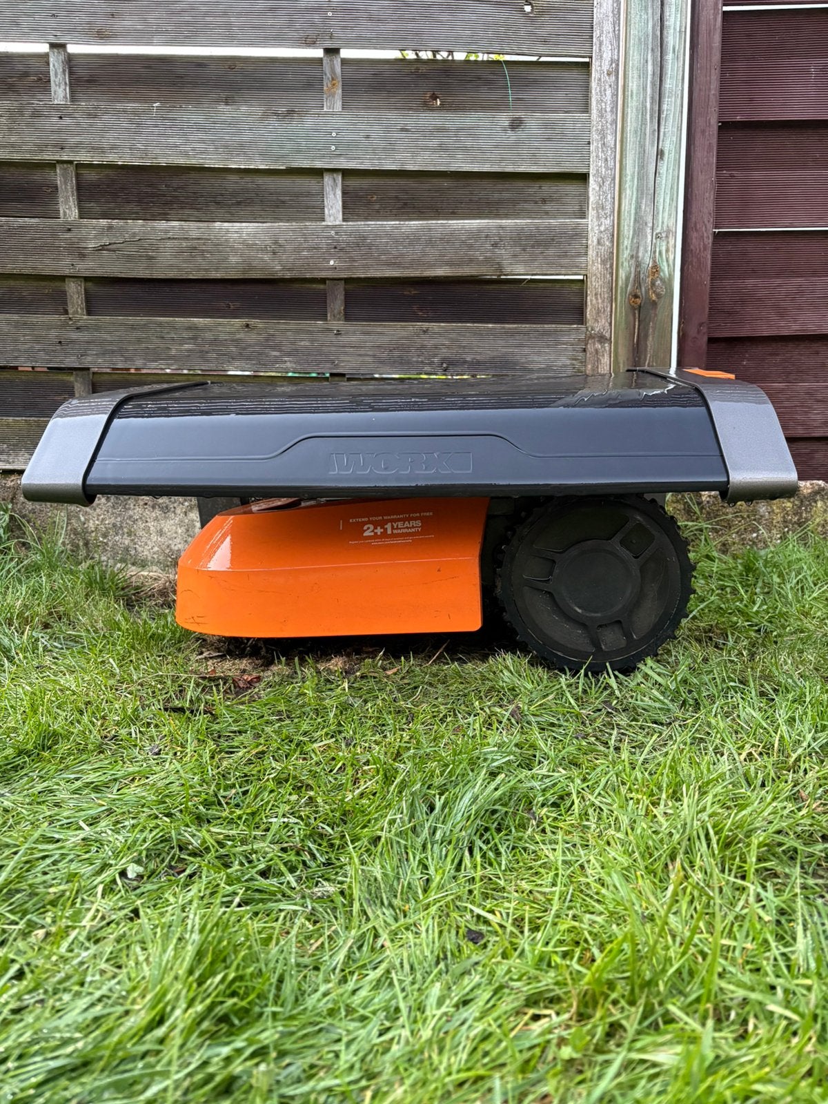 WORX LANDROID WR165E + Garage + Garantie 07/2028, Enlèvement, Comme neuf, Plus de 25 cm, Contrôlable via l'application
