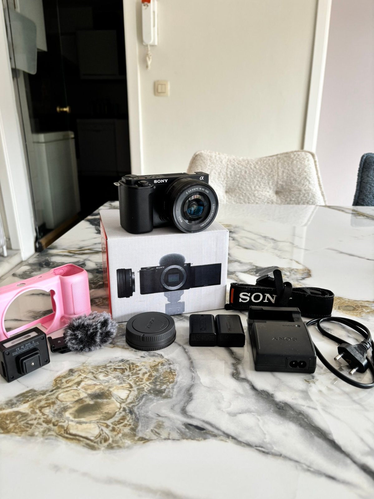 Sony ZVE-10, PZ 16-50mm F3.5-5.6, TV, Hi-fi & Vidéo, Appareils photo numériques, Enlèvement, Comme neuf, Compact, Sony