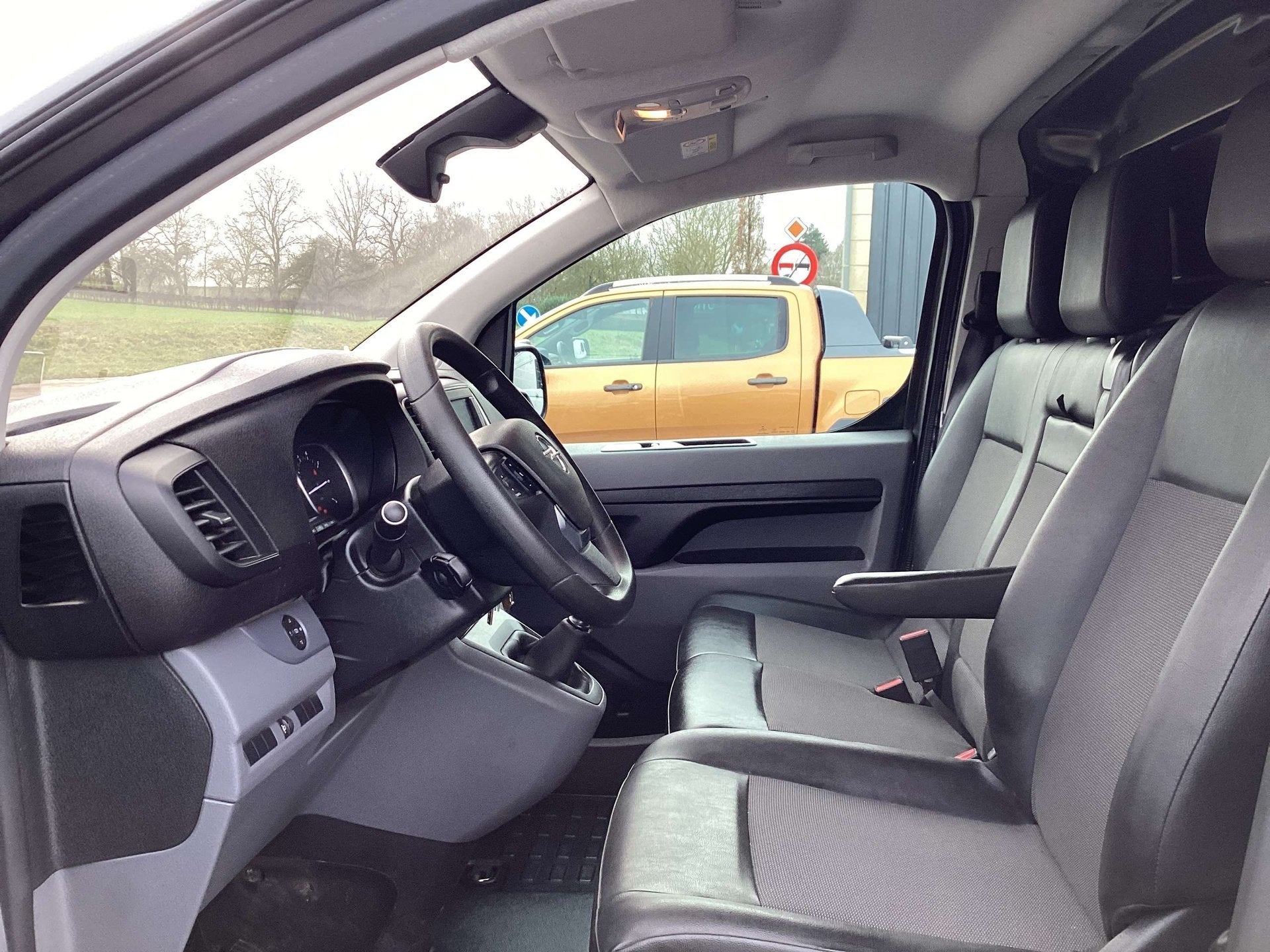 Opel Vivaro l3 120pk 2020 87000km full/option 17950e ex, Autos, Argent ou Gris, Vivaro, Euro 6, Entreprise