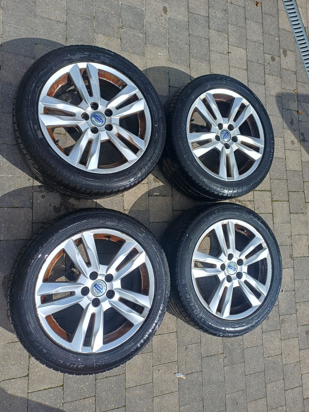 velgen en winterbanden voor Volvo V60, Pneus et Jantes, Véhicule de tourisme, 17 pouces, Enlèvement